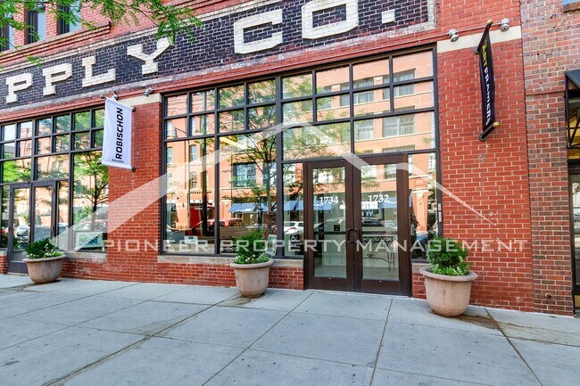 Primary Photo - Modern Studio Apartment with Reserved Park...