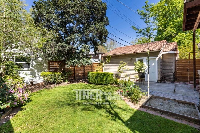 Building Photo - 842 42nd St