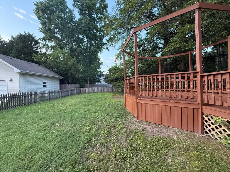 Backyard 2 - 1308 Crosswood Ln