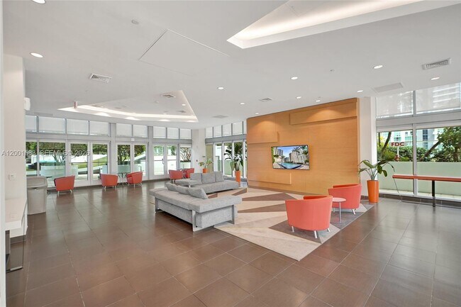 Building Photo - 1111 SW 1st Ave