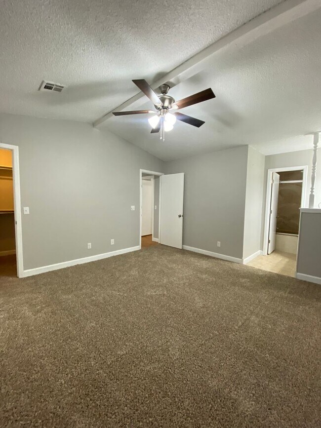 Building Photo - COMING SOON: 3 bedroom house with 2 baths in Broken Arrow!!