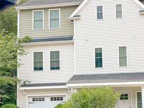 Building Photo - 12 Park Ave