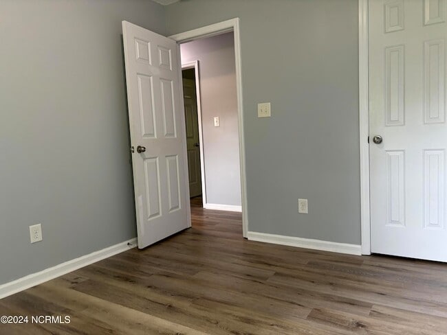 Building Photo - 215 Finishing Ln