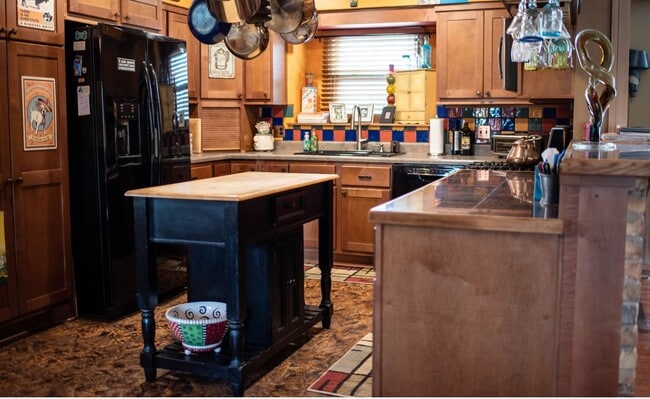 Building Photo - 1911 Shadow Bend Dr