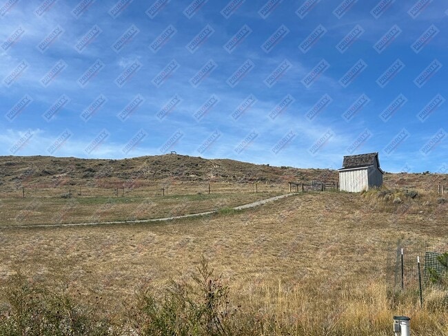 Building Photo - Stunning horse property on 40 acres!