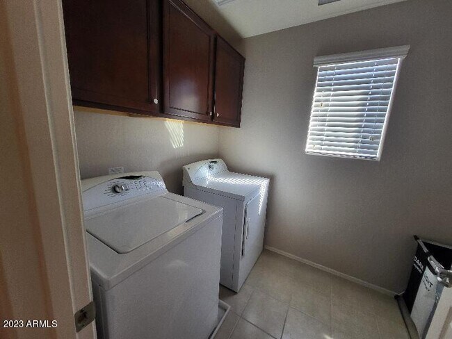 Building Photo - 7255 N 89th Dr