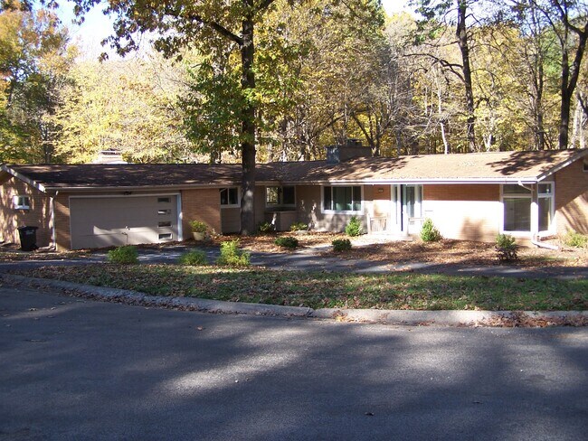 front of home - 1527 Myrtle Dr