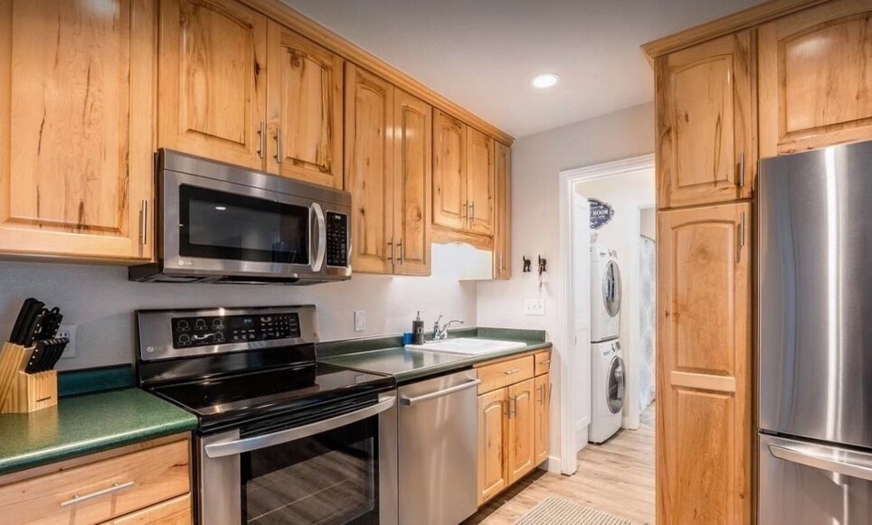 Full kitchen - 2025 Canyons Resort Dr