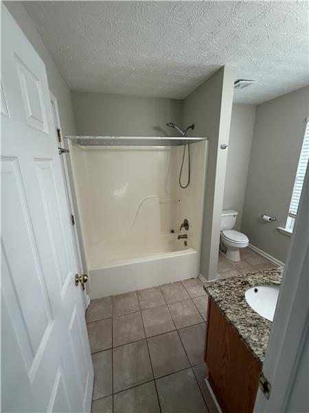 Building Photo - 27 Montgomery St SE