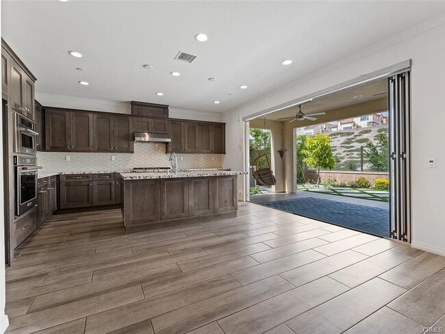 Building Photo - 101 Hemisphere