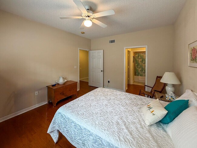 Building Photo - 2/2 Condo in The Links @ Haile Plantation - available end of April!