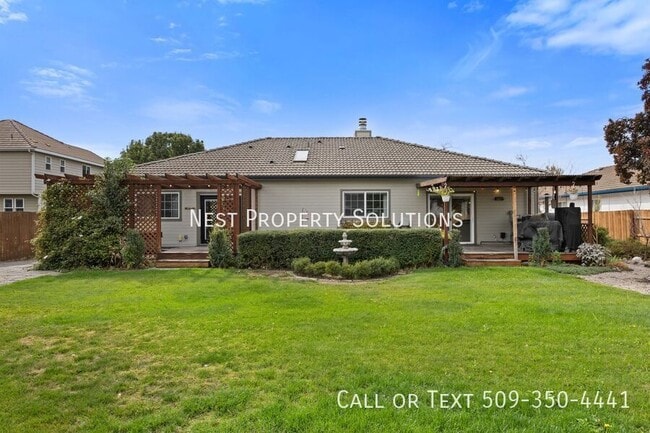 Building Photo - 318 E Tanglewood Dr