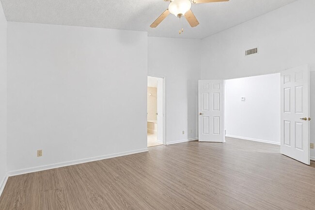 Building Photo - 5530 Coach House Cir