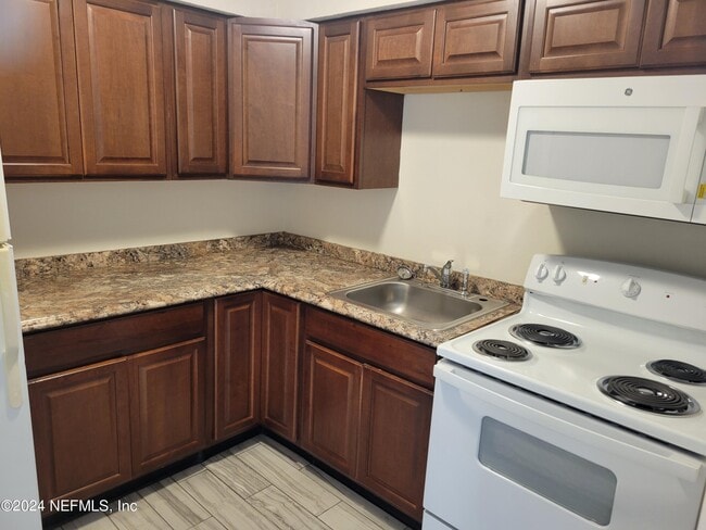 Building Photo - 1648 E 16th St