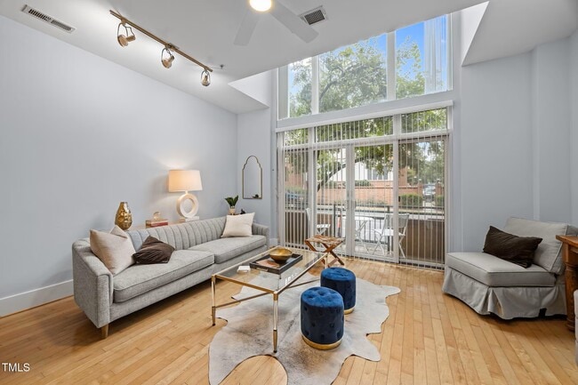 Building Photo - 444 S Blount St