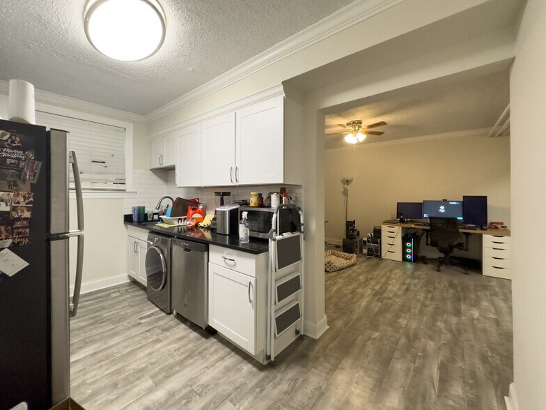 Building Photo - 325 Kedzie St