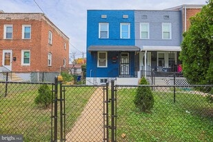 Building Photo - 2819 Bookert Dr