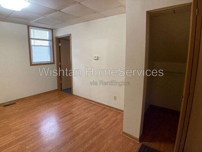 Building Photo - 308 W Adams Rd