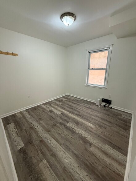 Room 3 - 140 E Jersey St