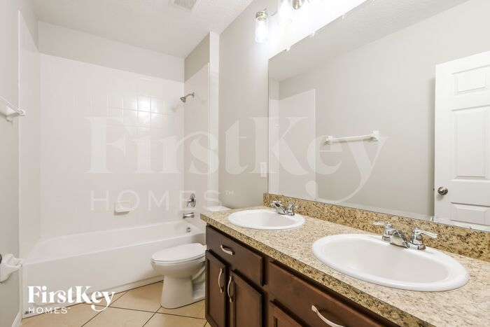 Building Photo - 4748 Rockvale Dr