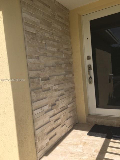 Building Photo - 805 NE 138th St