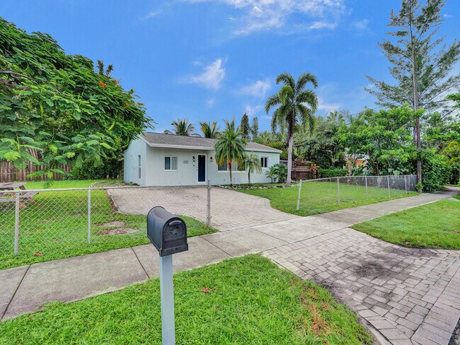 Building Photo - 601 NE 59th Ct
