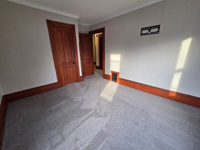 Building Photo - 202 East Walnut, Ashland