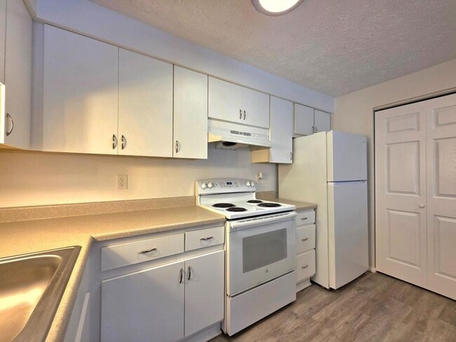 Building Photo - 8380 Brockham Dr