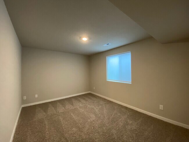 Building Photo - 3016 NW Northwood Ln