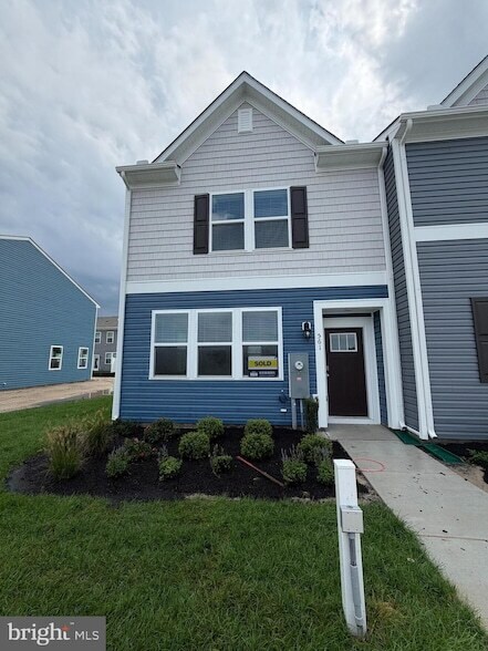 Building Photo - 561 Norwood Dr