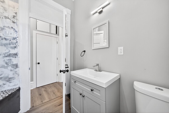 Building Photo - 517 Armandale St