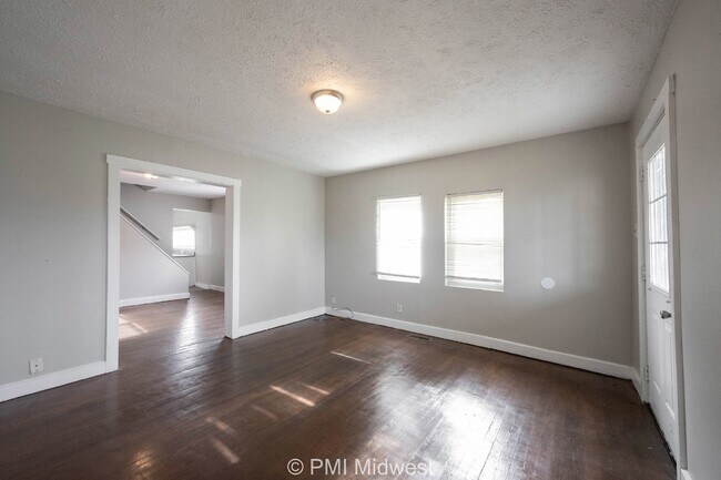 Building Photo - Charming 3-Bedroom Duplex with 2 Full Baths in Indianapolis - A Must See!