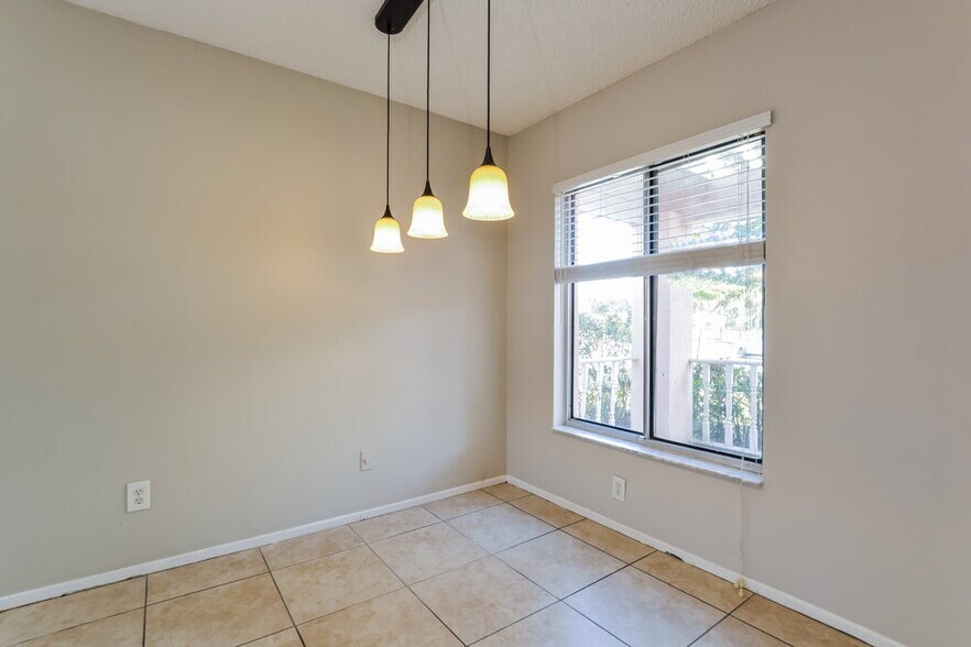 Building Photo - 490 Chicago Woods Cir