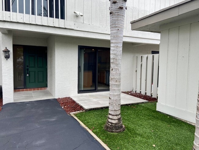 Building Photo - 525 Bayfront Dr