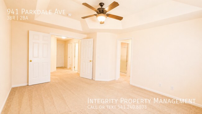 Building Photo - 941 Parkdale Ave