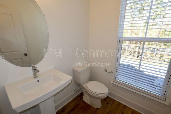 Building Photo - 15325 Sunray Wy