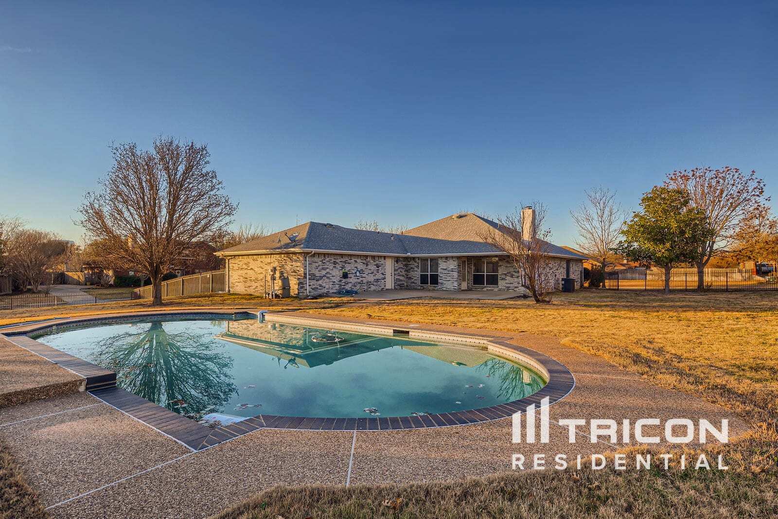 Building Photo - 1140 High Point Dr