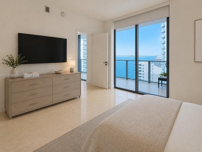 Building Photo - 1300 Brickell Bay Dr