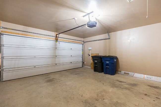 Building Photo - 259 Creekview Way