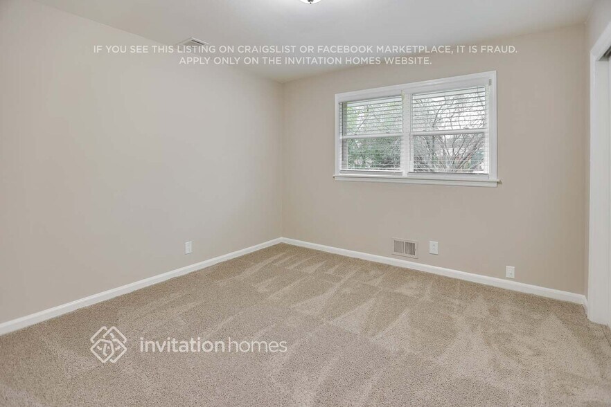 Building Photo - 2932 Heather Dr