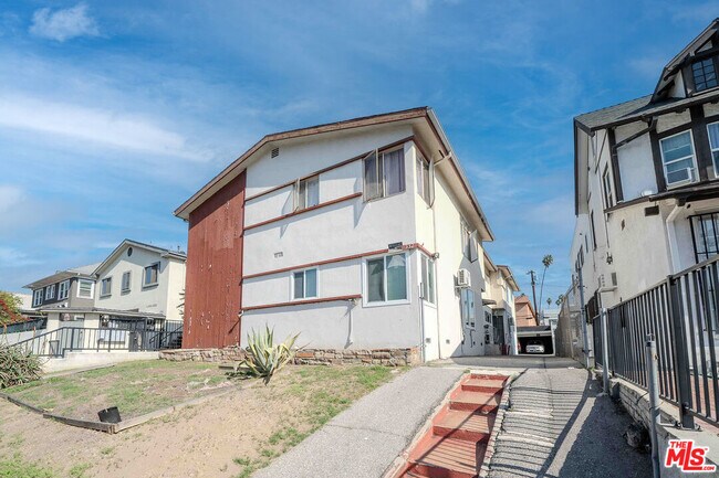 Building Photo - 332 S Wilton Pl