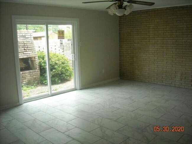 Building Photo - 10331 W Almond Dr