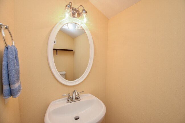 Building Photo - 25203 Oak Villa Dr