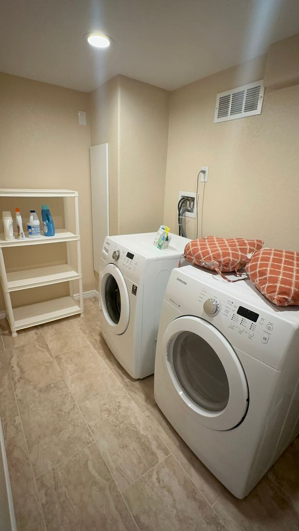 Building Photo - LONG REALTY AND PROPERTY MANAGEMENT- Basement for rent 2BED 1BATH IN HIGHLANDS RANCH