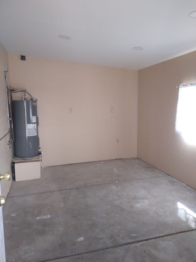 Building Photo - 3 Bed / 2 Bath Home + 1 bed / 1 bath Casita & work shop