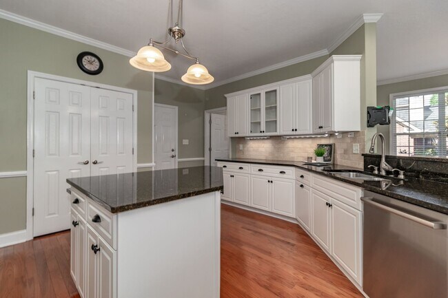 Building Photo - Private, 5 bedroom, 3.5 bath, Evans home-overlooking the woods!