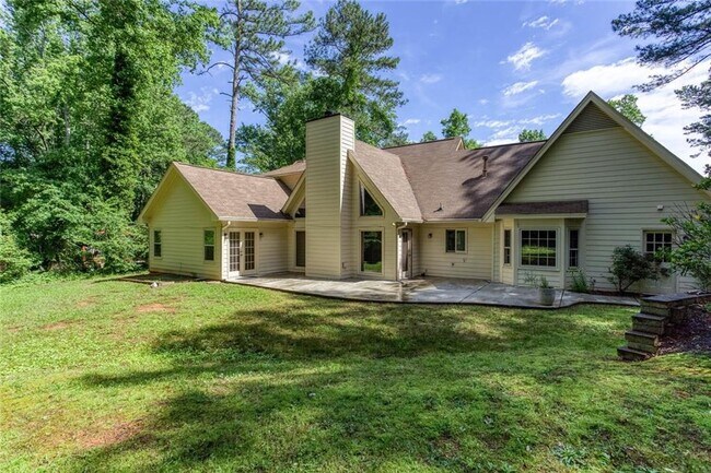 Building Photo - 179 Lakeside Dr NW