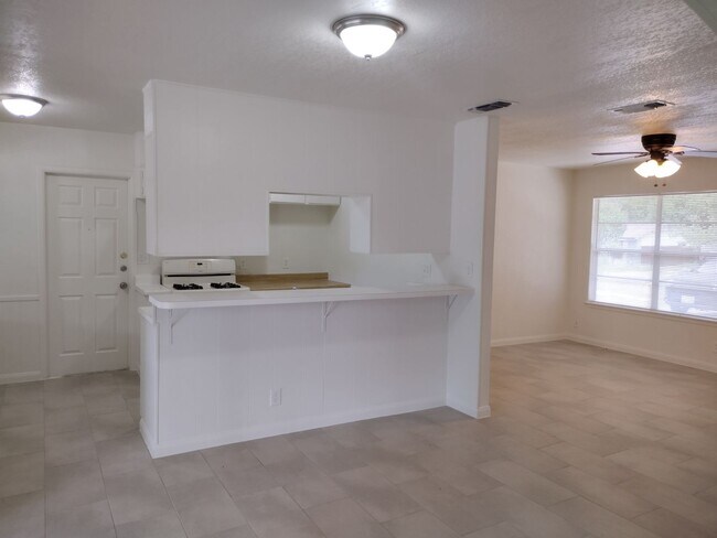 Building Photo - Meadow Village