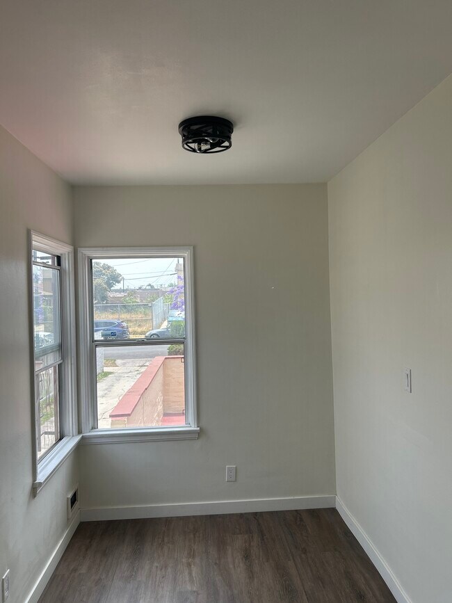 Building Photo - 1029 W 84th St