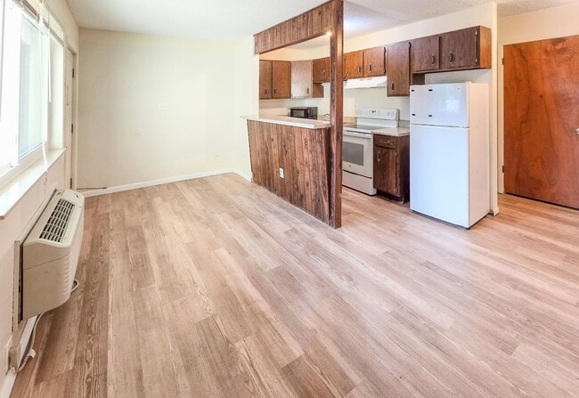 Building Photo - West Knoxville 37919 - 1 Bedroom Apartment in West Knoxville! Available Now! 1 Bedroom, 1 Bath. -...